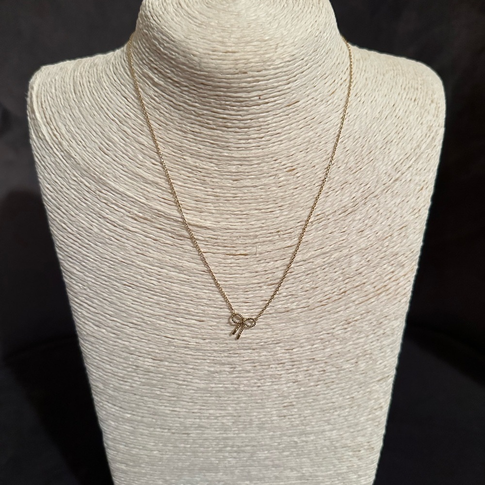 Elegant Gold Bow Pendant Necklace